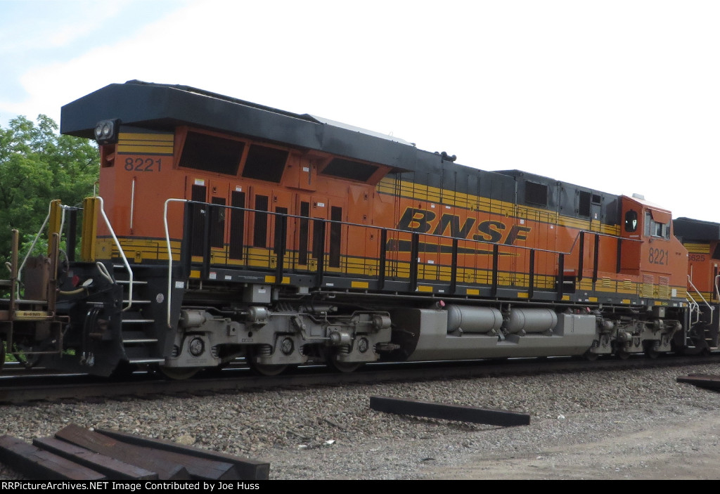 BNSF 8221